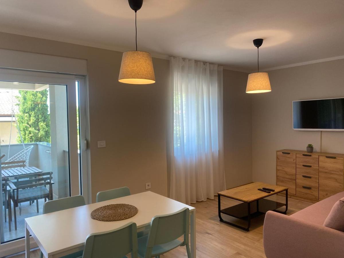M Plus Residence Pinezići Eksteriør billede