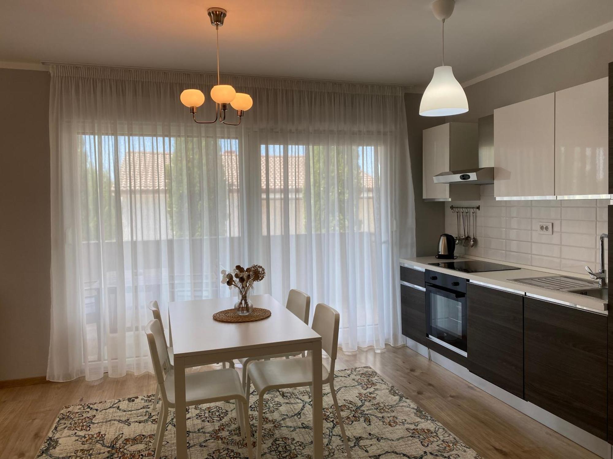 M Plus Residence Pinezići Eksteriør billede